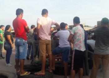 Moradores de comunidade rural de Anapu interditam BR-230 pedindo melhorias no abastecimento de água