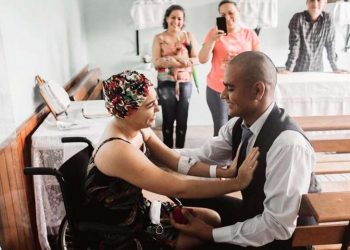 Paciente com câncer é pedida em casamento no Ophir Loyola