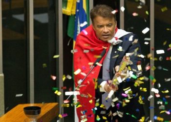 Justiça Federal condena Wladimir Costa e irmão por crime de improbidade administrativa