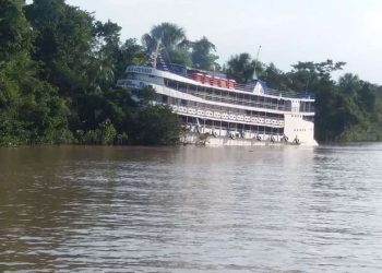Navio perde controle e invade matagal no Marajó