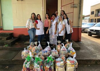 Profissionais de Saúde levam cestas básicas a pacientes atendidos pelo projeto Melhor em Casa