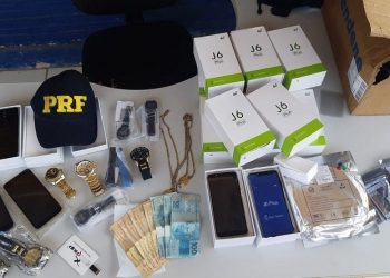 Produtos eletrônicos e acessórios são apreendidos com dupla durante fiscalização da PRF na BR-163, em Santarém