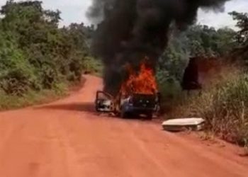 Carro de funerária pega fogo enquanto transportava corpo em Novo Repartimento