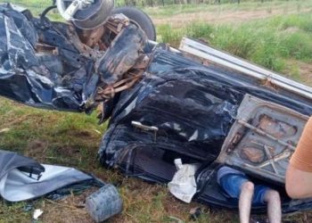 Servidor da Prefeitura de Novo Progresso sai ileso após bate carro em carreta