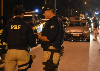 PRF recupera três veículos roubados