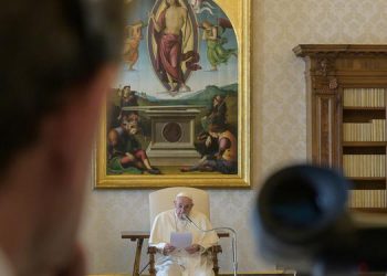 Papa convoca oração universal e dará perdão extraordinário