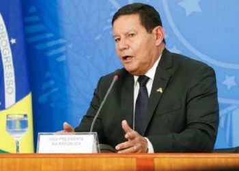Mourão anuncia postos avançados de atendimento na Amazônia contra covid-19