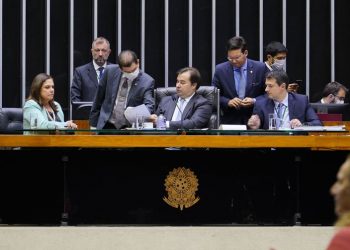 Câmara aprova auxílio de R$ 600 por mês para trabalhador informal