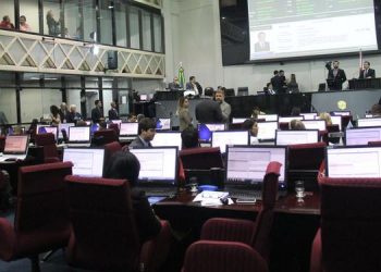 Alepa aprova obrigatoriedade de redução de 30% nas mensalidades escolares