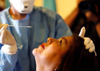 Brasil realizou 63 mil testes para covid-19 e projeta chegar a 30 mil por dia