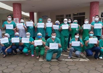 Servidores da saúde em Altamira fazem protesto em frente ao Hospital Municipal