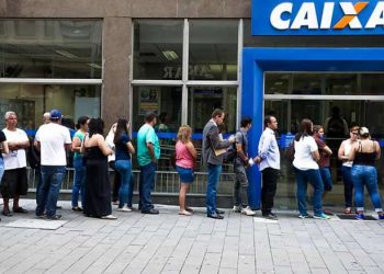 Número de brasileiros que receberão auxílio deve chegar a 70 milhões, bem acima do previsto