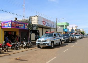 Policias saem às ruas de Altamira para fiscalizar cumprimento de normas preventivas