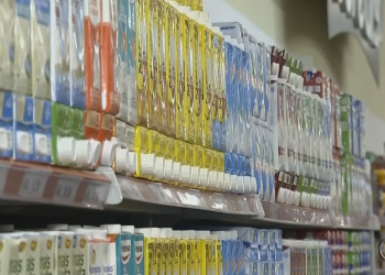 Preço do leite sobe quase 8% no mês de abril, segundo Dieese