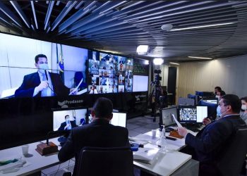 Senado aprova projeto que adia Enem