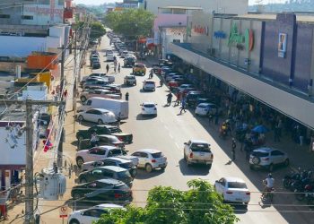 Comerciantes de Altamira saem as ruas para pedir a abertura do hospital de campanha e a reabertura do comércio