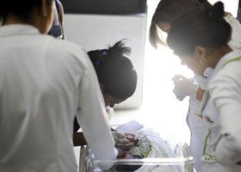 Saúde Blue puerpério pode aumentar durante pandemia e isolamento social