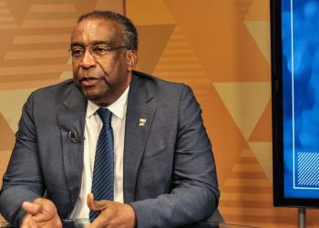 Bolsonaro anuncia Carlos Decotelli como novo ministro da Educação