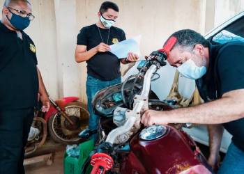 Peritos realizam análises em objetos apreendidos pela Polícia em Rurópolis