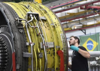 Crise causa impacto na indústria, que precisa de mudança, diz CNI