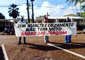 Moradores protestam em frente à prefeitura de Altamira