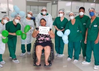 Moradora de Brasil Novo se despede do Hospital de Campanha de Altamira curada da COVID-19