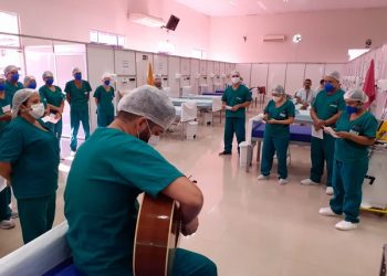 Pacientes do Hospital de Campanha de Altamira recebem homenagem no dia dos pais