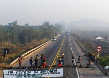 Justiça determina reintegração de posse em trecho da BR-163 bloqueado por índios