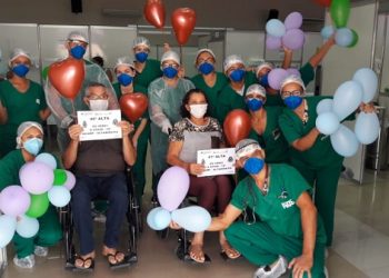 Casal com Covid-19 recebe alta no mesmo dia no Hospital de Campanha de Altamira