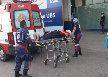 Pedra de obra atinge ônibus e deixa motorista e passageiro idoso feridos na BR-163, em Santarém