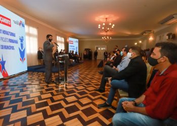 Estado assina convênios para ofertar 1,2 mil vagas em cursos de nível superior