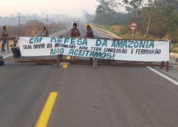 Indígenas Kaiapós voltam a interditar trecho da BR-163 no Pará, apesar de ordem judicial