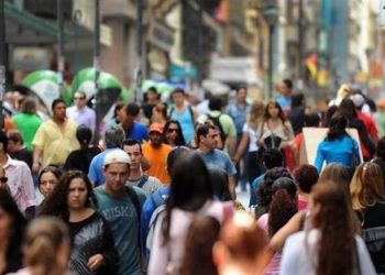 População do Brasil passa de 211,7 milhões de habitantes, estima IBGE