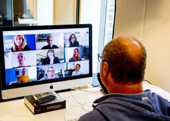 Uso excessivo de plataformas virtuais causa estresse e ansiedade