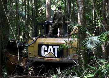 Operação destrói 20 máquinas usadas em áreas de garimpo ilegal em terra indígena no Pará