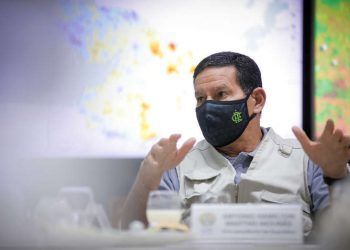 Operações na Amazônia vão até 2022, garante Mourão
