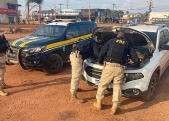 PRF recupera veículo roubado durante fiscalização na BR-230