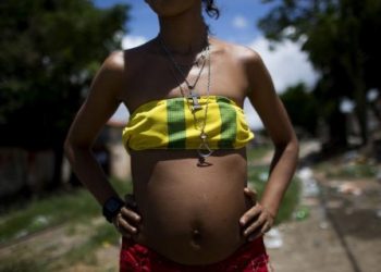 Mais de 434 mil adolescentes ficam grávidas no Brasil a cada ano, aponta relatório das Nações Unidas