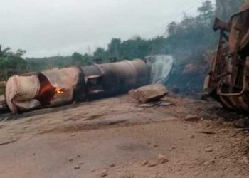 Carreta tanque de combustível explode na BR-163