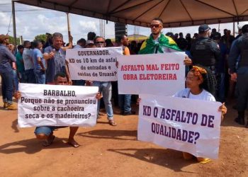 Acusado de improbidade administrativa, Helder Barbalho enfrenta protesto de moradores em Uruará