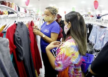 Confira os direitos do consumidor na hora de trocar presentes de Natal