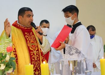 Novo padre assume igreja de Nossa Senhora Aparecida, na comunidade das Quatro Bocas, no Assurini.