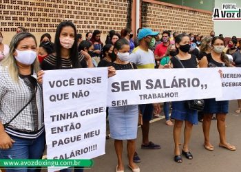 Servidores da prefeitura de Altamira protestam em frente à casa do prefeito Juvenil; veja o vídeo.