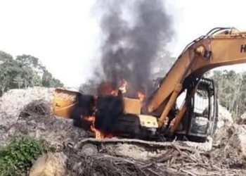 Ibama destrói equipamentos de garimpo em terras Kayapó; indígenas disparam tiros contra helicóptero