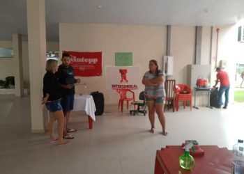 Professores passam a noite em Secretaria de Educação de Altamira