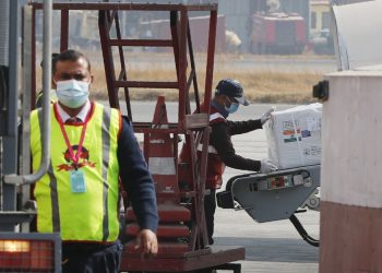 Índia autoriza exportação da vacina de Oxford para o Brasil; 2 milhões de doses devem chegar nesta sexta