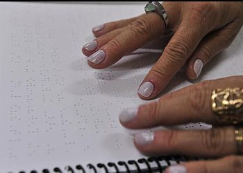 Dia Mundial do Braile chama atenção para inclusão na escrita e leitura