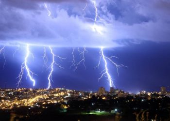 Temporada de raios começa na região Norte e Semas alerta sobre cuidados