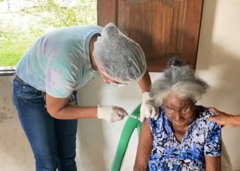 Aos 120 anos, paraense é vacinada contra a Covid-19