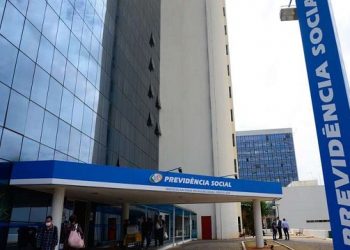 INSS começa a pagar hoje aposentadoria com reajuste para quem recebe acima de um salário; Confira o calendário